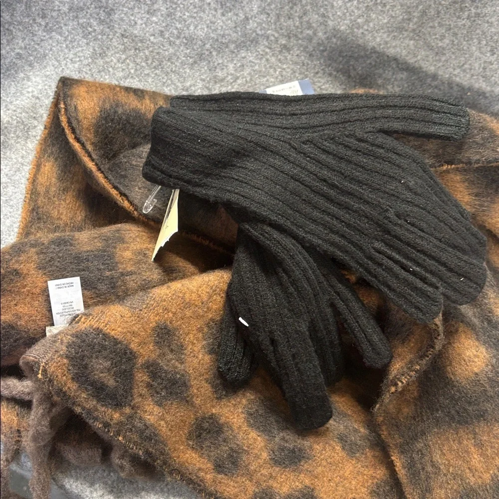 Universal Thread brown&  blk scarff and gloves set animal print NWT